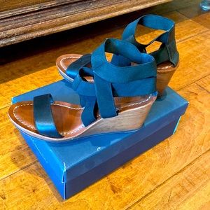 Bernardo leather and elastic wedges
